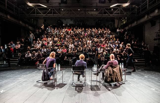 News Themen der Woche KW17 News Bilder des Tages April 27, 2019 - Munich, Bavaria, Germany - Former Greek Finance Minister and famed economist YANIS VAROUFAKIS visited Munich, Germany while on tour for his DiEM Democracy in Europe Movement. The DiEM group is currently campaigning for the European Elections, set to take place from 23-26 May. Among the many themes tackled by Varoufakis, he discussed Brexit, strategies to combat populism, and future challenges of the Eurozone..Varoufakis was the Finance Minister of Greece in 2015 and stepped down after failing to reach a deal with the Troika on the countryâ€⠢s bailout program. In 2016, he and Sreġko Horvat founded DiEM25 in an effort to create a pan-European party to combat the rise of individual, increasingly nationalist and populist parties in Europe. The group has numerous celebrities among its ranks including Noam Chomsky, - ZUMAb160 20190427_zbp_b160_063 Copyright: xSachellexBabbarx