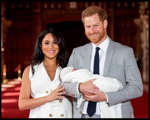 Entertainment Themen der Woche KW19 Entertainment Bilder des Tages . 08 05 2019. London, United Kingdom. Duke and Duchess of Sussex with their baby son. Prince Harry, The Duke of Sussex with his wife Meghan, The Duchess of Sussex, with their baby son, who was born on Monday morning, during a photocall in St George s Hall at Windsor Castle in Berkshire.  xi-Imagesx xPoolx IIM-19649-0009