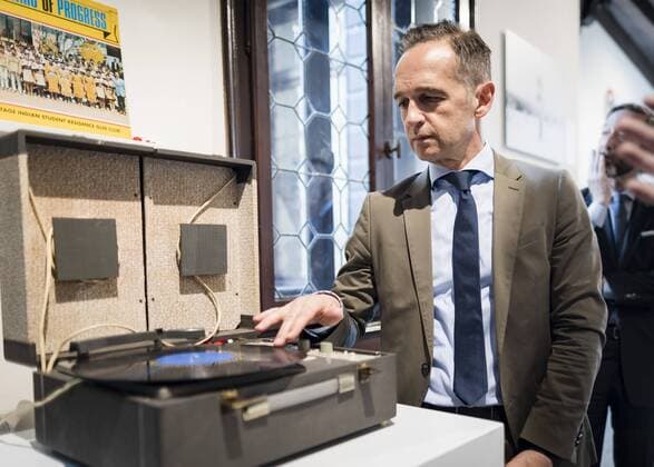Federal Foreign Minister Heiko Maas SPD visits the Artivism Atrocity Prevention Pavilion of the Auschwitz Institute Peace and Reconciliation Venice 11 05 2019 Venice Italy Copyright: xXanderxHeinl photothek.netx