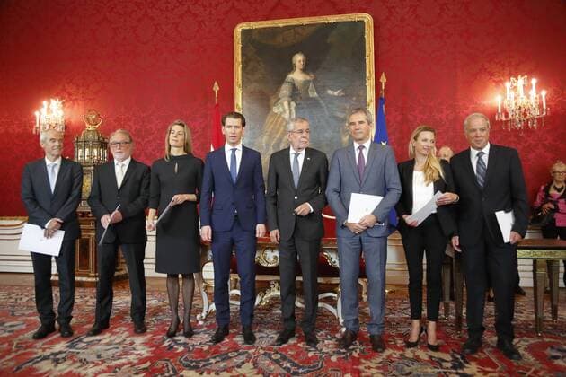 Appointment of the new Ministers by Federal President Van der Bellen Vienna, Presidential Chancellery, Ballhausplatz, 22 05 2019 Ibizagate, Ibiza Affair, Government Crisis Coalition End From Minister Change Minority Government Interim Minister Experts Sebastian Kurz, Alexander Van der Bellen, Hartwig Löger, Eckart Ratz, Walter Pöltner, Johann Luif, Valerie Hackl, Juliane Bogner Strauß Wien Austria AVN101002296118 101