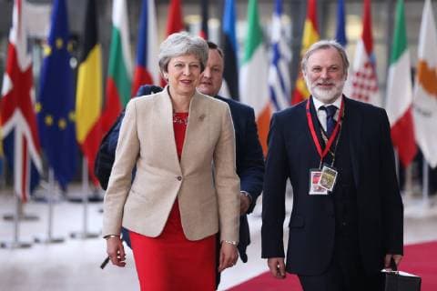 News Themen der Woche KW22 News Bilder des Tages (190528) -- BRUSSELS, May 28, 2019 -- British Prime Minister Theresa May (L, Front) arrives at the European Union headquarters for an informal dinner of EU heads of state or government in Brussels, Belgium, on May 28, 2019. The European Union (EU) member states leaders didn t discuss names of the candidates but only the process to choose new president of the European Commission (EC), European Council President Donald Tusk said here Tuesday. During a press conference following the leaders informal dinner, Tusk told reporters that Tuesday s discussion confirmed the agreement reached by the leaders in February last year, that the European Council will exercise its role when electing the Commission president, meaning -- in accordance with the Treaties -- that there can be no automaticity. ) BELGIUM-BRUSSELS-EU-INFORMAL DINNER ZhengxHuanson