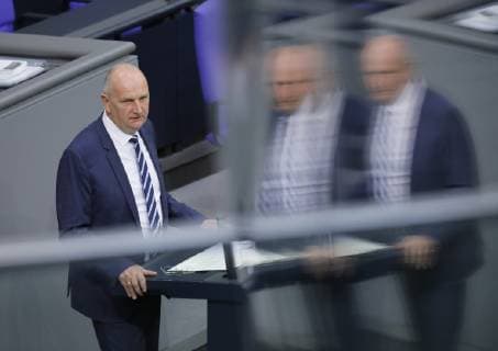 Dr Dietmar Woidke, SPD Prime Minister of Brandenburg, Germany, Berlin, Bundestag pays tribute to the courage of East Germans in peaceful revolution, 06 06 2019
