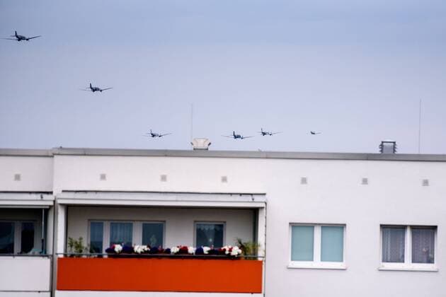 Rosinenbomber fly over Berlin Germany, Berlin 16 06 2019 In the picture the so-called Rosinenbomber with view from Hohenschönhausen into the center with their flight over Berlin Berlin Germany are to be seen Berlin Berlin Germany