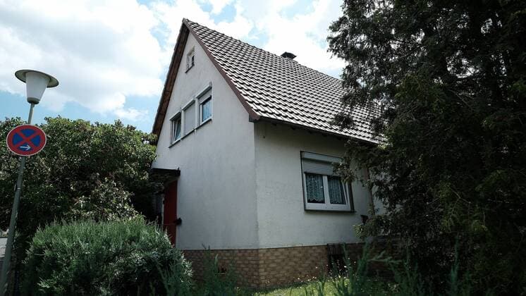 18 06 2019 xkhx Kassel, residence of the suspect in the murder Dr Walter Lübcke The entrance door broken open by the police is closed with a red plate