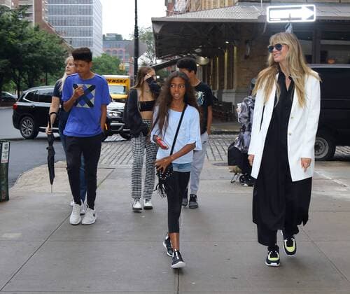 June 20, 2019 New York, New York, United States TV personality Heid Klum walks with her children Lene, Lou, Henry and Johan and her mother Erna in Tribeca on June 19 2019 in New York City New York United States  - ZUMAny1_ 20190620_zaf_ny1_046 Copyright: xMikexReedx