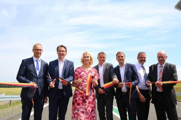 Release on Tuesday 25 6 2019 at Stönkvitz Landkreis Vorpommern Rügen for the last section of the new Rügen feeder road in the course of the Bundesstraße 96n B 96n Cutting the ribbon Dirk Brandenburger, Techni