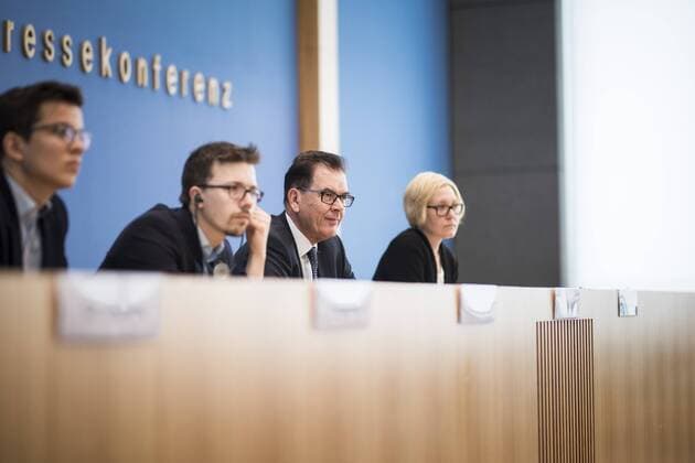 L R Felix Finkbeiner, founder of the Plant for the Planet youth initiative, Dr Jean Francois Bastin, lead author of the study, and German Development Minister Gerd Mueller, CSU, admitted at the Federal Press Conference to present the study Evidence of reducing global warming through forest regeneration in Berlin, 03 07 2019 Berlin Germany Copyright: xFlorianxGaertner photothek.netx