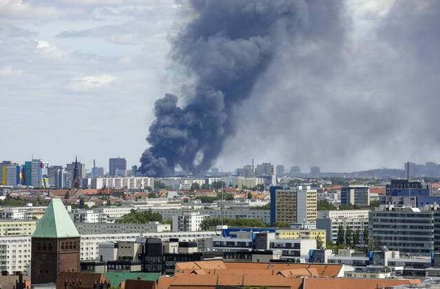 Dong Xuan Center in Berlin Lichtenberg burns Berlin Germany Copyright: xThomasxImo photothek.netx