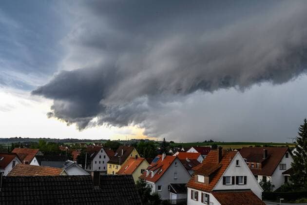 Rottenburg am Neckar A thunderstorm cell moves over Rottenburg am Neckar in the district Tuebingen, 12 07 2019 A thunderstorm cell moves over Rottenburg am Neckar in the district Tuebingen, 12 07 2019, Copyright: xEIBNER Florian_Schustx EP_SCHUST
