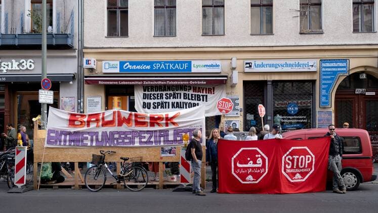 Protest against eviction ORA35 About 80 residents and neighbours protest in Berlin Kreuzberg against the forced eviction of the late ORA35 at Oranienstraße 35 in Berlin Kreuzberg For two years Zekiye Tunc and her family have been fighting for the preservation of their shop, the owner Bauwerk insists on an eviction The familys lawyer hands the bailiff the key Berlin Berlin Deutschland