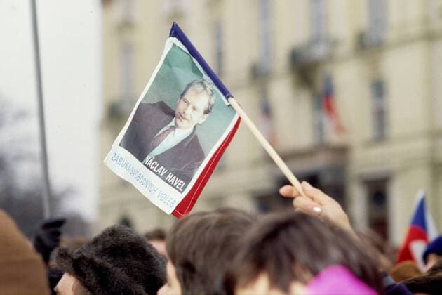 Prague, Election Czechoslovakia, Prague, Vaclav Havel, President, Election, Jubilant crowd scene, Place Vencelas, Square , crowd Photo Gilles Targat Copyright: xGillesxTargat Photo12x GTT09A20169