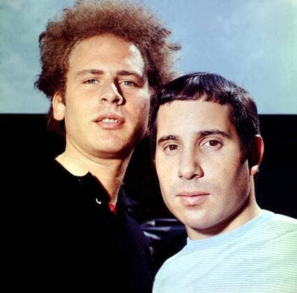 Art Garfunkel, 80. Geburtstag am 5. November January 1, 1971, Los Angeles, California, USA: Simon and Garfunkel in 1971. Simon & Garfunkel is an American duo consisting of singer-songwriter PAUL SIMON and singer ART GARFUNKEL. The duo rose to fame in 1965, backed by the hit single The Sound of Silence . Their music was featured in the landmark film The Graduate, propelling them further into the public consciousness. Los Angeles U.S. - ZUMAg49_ 19710101_mus_g49_063 Copyright: xGlobexPhotosx