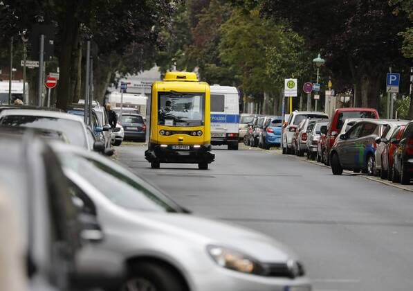 Germany, Berlin, The partners in the See Meile project give the starting signal for the first highly automated minibus on the public roads of a major German city On a 1.2-kilometer circuit, the vehicle takes its passengers from Alt Tegel underground station to Greenwichpromenade 16 08 2019