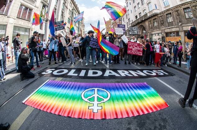 News Themen der Woche KW 36 News Bilder des Tages September 8, 2019, Sarajevo, Kanton Sarajevo, Bosnia Herzegovina: Amid extraordinary security and security checks in response to threats of attacks, the city of Sarajevo held its first official Pride Parade. In past years, informal meetings have resulted in attacks from right-wing radicals and other groups intent on upholding their traditional view of families and relationships. Amnesty International states that social exclusion and discrimination among the LGBTQ community remains widespread in Bosnia and Herzegovina, despite decriminalization of homosexuality in 1998..The motto of the parade was â€oeImza Izac!â€Â, or â€oedoor, pleaseâ€Â. While the translation isnâ€⠢t exact, the phrase alludes to coming out of the closet...The parade went on without conflict, aside from those that arose between overzealous security p - ZUMAb160 20190908_zbp_b160_023 Copyright: xSachellexBabbarx