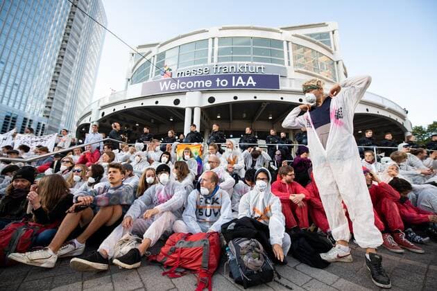IAA Demo 2019 15 09 2019 Frankfurt x1x International Motor Show 2019 Demonstration Sand in the gearbox of environmental activists In the picture Demonstrators block the main entrance of the fair Welcome to IAA Frankfurt Frankfurt Hessen Germany