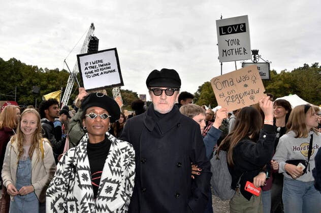 Marius Müller Westernhagen with wife Lindiwe Suttle at the Fridays for Future Demonstration as part of the worldwide climate strike at the Brandenburg Gate Berlin, 20 09 2019 Foto:xF.xKernx xFuturexImage