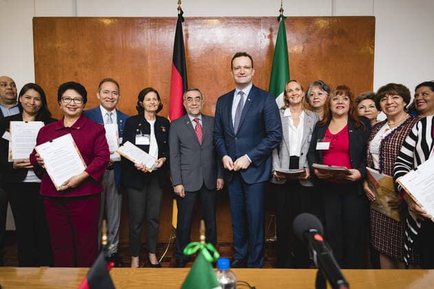 Federal Health Minister Jens Spahn CDU In the context of handing over the invitation letters to Mexican trainers of nursing staff for a seminar trip to Germany Mexico City, 20 09 2019 Mexico City Mexico Copyright: xXanderxHeinl photothek.netx