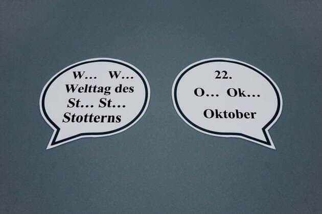 Sprechblasen und stuttertern Sprechblasen und stuttertern, 06 10 2019, Borkwalde, Brandenburg, In Sprechblasen stand Texte zum Stuttertern