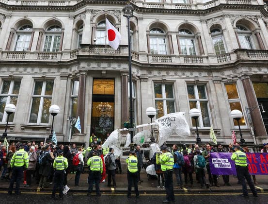 News Bilder des Tages October 16, 2019, London, London, UK: London, UK. Extinction Rebellion march with a large white puppet horse to protest against climate change atthe Japanese Embassy in central London. Activists continue to occupy roads around Westminster for the 10th day as protesters gather in Trafalgar Square to oppose the Police ban. London UK - ZUMAl94_ 20191016_zaf_l94_015 Copyright: xAlexxLentatix