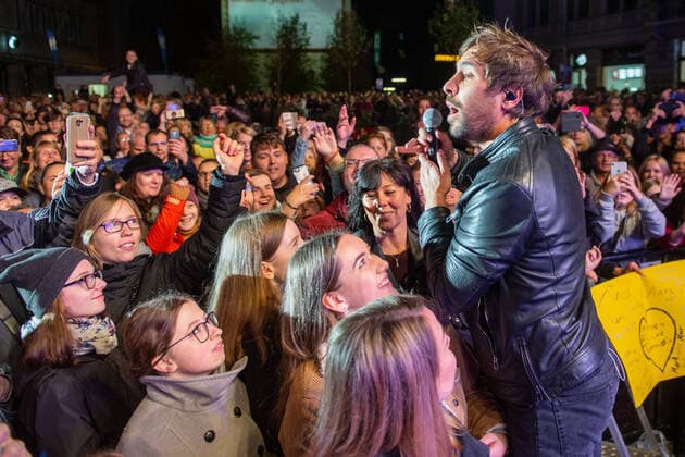 HalleZusammen Solidaritätskonzert für die Opfer des Anschlag von Halle Saale As artists KLAN, Mark Forster, Alice Merton, Joris, Michael Schulte and Max Giesinger in the picture Max Giesinger Halle Saale 19 10 2019 Photo Holger John, Halle Saale Sachsen Anhalt Germany