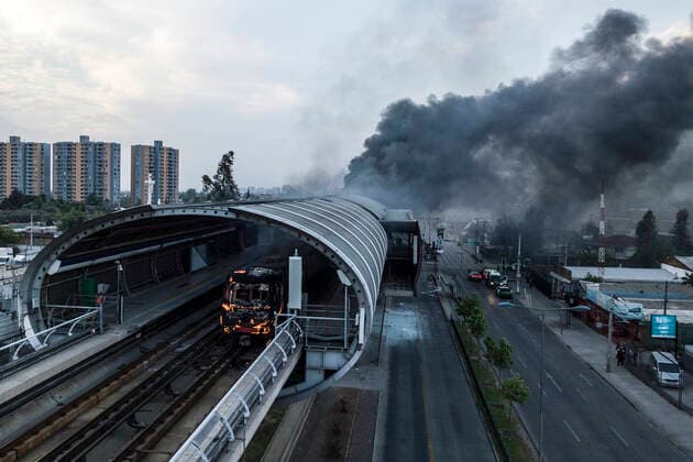 Santiago October 19, 2019 Fire in San Jose de La Estrella Station of Line 4 of the subway Javier Torres Aton chile, Santiago Chile Aton 360032  Copyright: JAVIERxTORRES ATONxCHILE