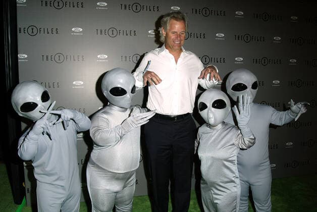 Chris Carter & Aliens X-Files Creator X-Files Finale Warp Party House Of Blues, Hollywood, Los Angeles, USA 27 April 2002  Copyright: MaryxEvansxAllstarxGrahamxWhitbyxBoot 12222793