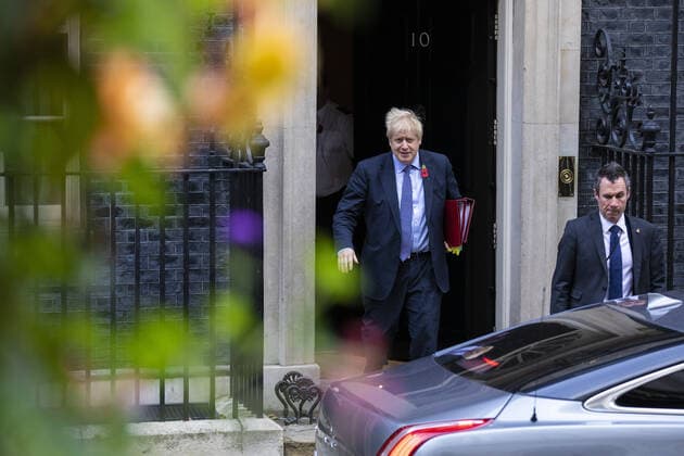 News Bilder des Tages October 30, 2019, London, London, UK: London, UK. Prime Minister Boris Johnson leaves 10 Downing Street as he heads to parliament for Prime Minister s Questions. MPs have voted in favour of a 12 December general election in order to break the deadlock in parliament over Brexit. London UK - ZUMAl94_ 20191030_zaf_l94_015 Copyright: xRobxPinneyx