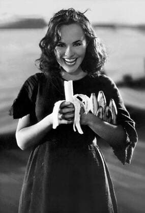 Paulette Goddard Characters: A Gamin Film: Modern Times (USA 1936) Director: Charles Chaplin 05 February 1936  Copyright: MaryxEvansxAFxArchive 12027704 editorial use only