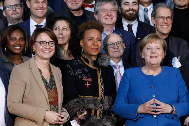 Minister of State Annette Widmann Mauz, Jocelyn B Smith, Chancellor Angela Merkel, Germany, Berlin, Federal Chancellery, Participation of the BKin in the National Integration Award Ceremony, 11 11 2019