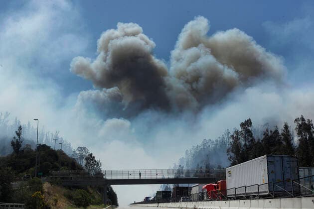 Valparaiso, 14 November 2019 Forest fire on route 68, Valparaiso Sebastian Cisternas Aton Chile , Valparaiso Chile Aton 371596  Copyright: SEBASTIANxCISTERNAS ATONxCHILE.