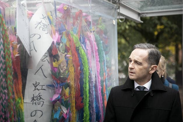 Federal Foreign Minister Heiko Maas, SPD, admitted during the visit of the peace park, memorial for the children and ringing of the peace bell Hiroshima, Japan 22 11 2019 Hiroshima Japan Copyright: xFelixxZahn photothek.netx