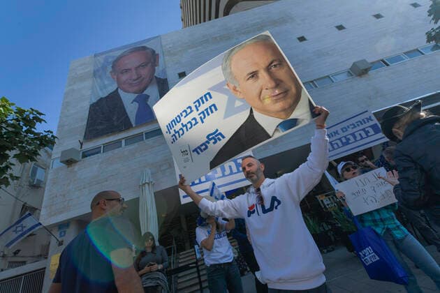 Tel Aviv 22 11 2019 Demonstration to depose Benjamin Bibi Netanyahu in front of Likud Party headquarters Here demonstrations for Netanyahu