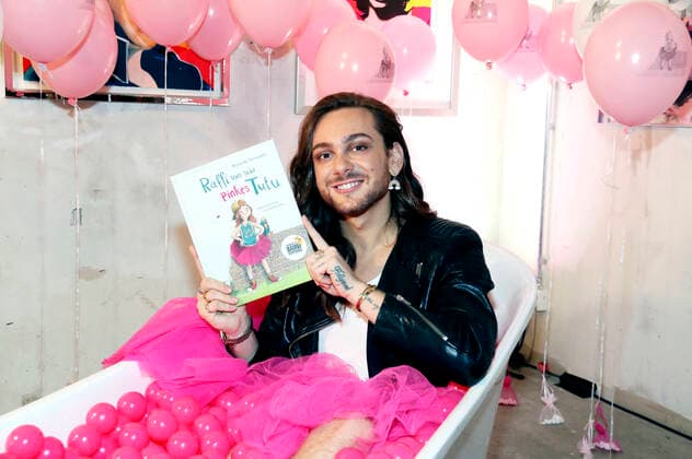 Riccardo Simonetti at the book launch event Raffi and his Pink Tutu by Riccardo Simonetti at the Hotel nhow Berlin, 27 11 2019 Foto:xA.xBuggex xFuturexImage