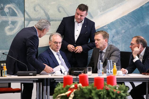 Interior Minister Holger Stahlknecht CDU, Saxony Anhalt, Minister President Reiner Haseloff CDU, Saxony Anhalt, Parliamentary Director Markus Kurze CDU, Saxony Anhalt, Deputy Parliamentary Party Chairman Ulrich Thomas CDU, Saxony Anhalt, Lars Jörn Zimmer CDU, Saxony Anhalt after the meeting parliamentary group meeting in the Landtag of Saxony Anhalt on the events in the case Rainer Wendt