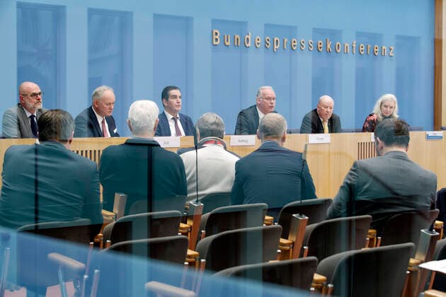 Dirk Güsewell Michael Jost Hans Dieter Kettwig Hermann Albers Wolfgang von Geldern 2019 11 29, Berlin, Germany Federal Press Confer