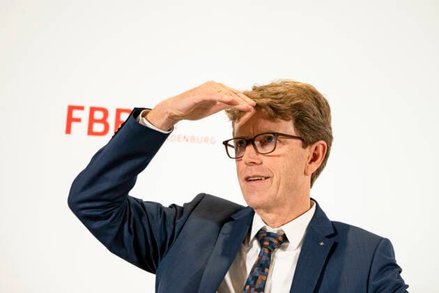 President of the management of Berlin Brandenburg Airport Engelbert Luetke Daldrup during a press conference announcing the date of commissioning of the new BER airport in Berlin on 29 November 2019 From 31 October to 8 November 2020, air traffic from Tegel to the new airport will go in three stages BER announces opening date