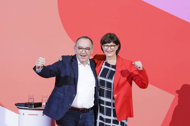 Norbert Walter Borjans and Saskia Esken cheer after announcement of voting results Berlin, 30 11 2019 Berlin Germany Copyright: xThomasxTrutschel photothek.dex
