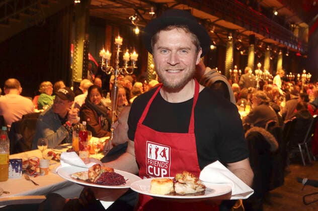 Johannes Oerding at the Charity Christmas Party More than a hot meal for the homeless in the Fischauktionshalle Hamburg, 03 12 2019 Foto:xgbrcix xFuturexImage