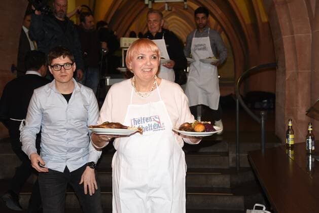05 12 2019 Frankfurt am Main Römer Christmas dinner for the needy and homeless Claudia Roth Vice President of the Bundestag ,