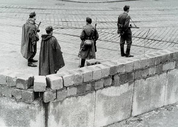 BERLIN Berlin Wall Lockdown of the Soviet quarter on 13 08 1961, Stresemann border, at the corner of Niederkirchner Street Credit Collection Kharbine Tapabor  KH63242