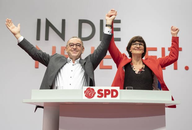 SPD Party Congress The designated SPD party chairmen Norbert Walter Borjans and Saskia Esken after their candidacy speeches for party chair Berlin, 06 12 2019 Berlin Germany Copyright: xThomasxImo xphotothek.netx
