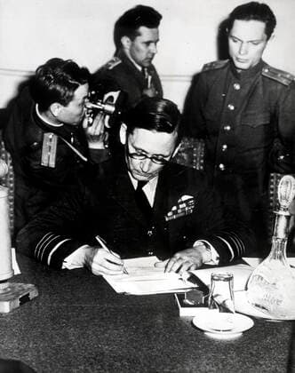 Second World War Ratification in Berlin of the German surrender deed signed in Reims two days earlier Signature of the English air marshal Arthur Tedder Photograph taken on 9 May 1945 Credit Collection KHARBINE TAPABOR  KH21503