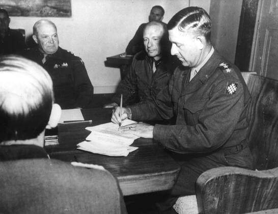 Second World War Near Haar, Germany, surrender of the German Army Group G Photograph taken on May 5, 1945 Credit Collection KHARBINE TAPABOR  KH21592