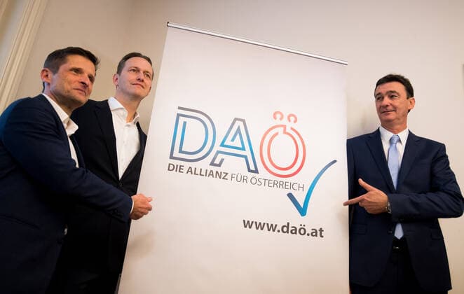 Vienna 12 12 2019, Grand Hotel, Vienna, AUT, press conference on the current political situation around the FPOe Vienna The Vienna FP Municipal Council is founding its own club with two other municipal councils, Die Allianz für Oesterreich , DAOe for short in the picture the previous FPOe Municipal Council in Vienna Dietrich Kops, Klaus Handler and Karl Baron during an media conferenc  EP_gru