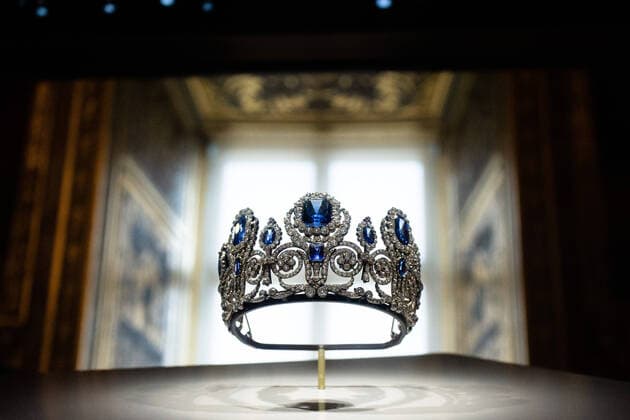 Bilder des Jahres 2020, Entertainment 01 Januar Entertainment Bilder des Tages Paris, France le 14 janvier 2020 - Reouverture de la Galerie d Apollon, apres 10 mois de travaux, au Louvre. Presentation des Diamants de la Couronne. Parure de la reine Marie Amelie, epouse de Louis Philippe, roi de France de 1830 a 1848. Reopening of the Galerie d Apollon, after 10 months of work, in the Louvre. Presentation of the Diamonds of the Crown, (in picture) Ornament of Queen Marie Amelie, wife of Louis Philippe, King of France from 1830 to 1848., in Paris on January 14th, 2020. Copyright: xAurelienxMorissardx