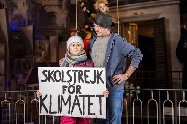 The Panoptikum at the Reeperbahn in St Pauli Hamburg unveiled on Tuesday 29 01 2020 the Swedish climate activist Greta Thunberg as a wax figure photo sculptor Gottfried Krueger Krüger next to the wax figure he modelled A special feature is, that she will be the first wax figure in the panopticon to wear different clothe Copyright: epd-bildx PhilippxReiss EDITORIAL USE ONLY