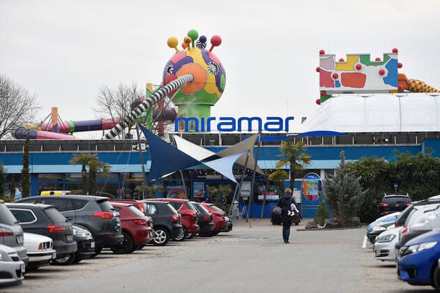 Erlebnisbad, 10 year old sexually molested 02 03 2018 Weinheim Erlebnisbad Miramar A 10 year old girl was recently sexually molested here in an outdoor pool In the picture outside view, building Weinheim Weinheim Baden Württemberg Germany