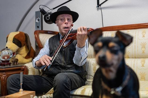 Gunther von Hagens Gunther von Hagens privately in his Plastenarium and at home in Guben Guben Germany