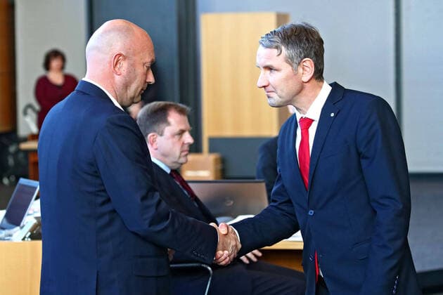 Election of the new Minister President of Thuringia Election of the new Minister President of Thuringia on 05 02 2020 in the Thuringian State Parliament in Erfurt Björn Höcke AfD right congratulates Thomas L Kemmerich FDP , the newly elected Minister President of Thuringia 20200205BOS0076