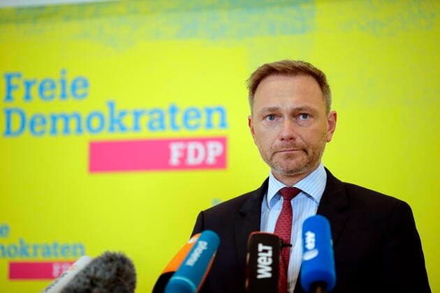10 02 2020, Berlin, Germany Press statement by FDP leader Christian Lindner on the AKK retreat Photo Christian Lindner, FDP national leader, at a press statement in front of media representatives, at the FDP party headquarters in Berlin